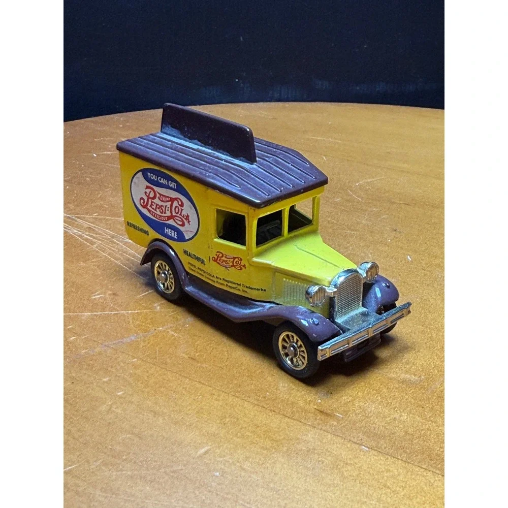Vintage Hot Wheels Oscar Mayer Wienermobile & Lledo Pepsi-Cola Delivery Truck